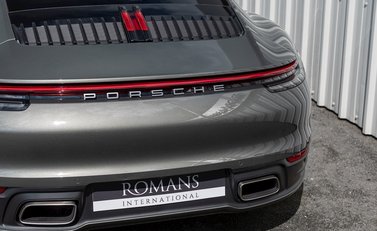 Porsche 911 Carrera (992) 24