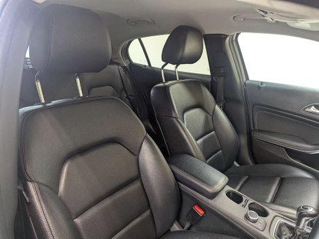Mercedes-Benz GLA 1.6 GLA 200 Sport 5dr 31