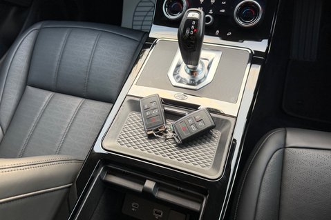 Land Rover Range Rover Evoque R-DYNAMIC HSE MHEV -TRIPLE BLACK - PAN ROOF - ONE OWNER -MERIDIAN -VATQ 59