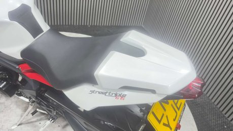 Triumph Street Triple R 2013 13K EXCELLENT CONDITION NEW MOT 675CC TRIPLE 47