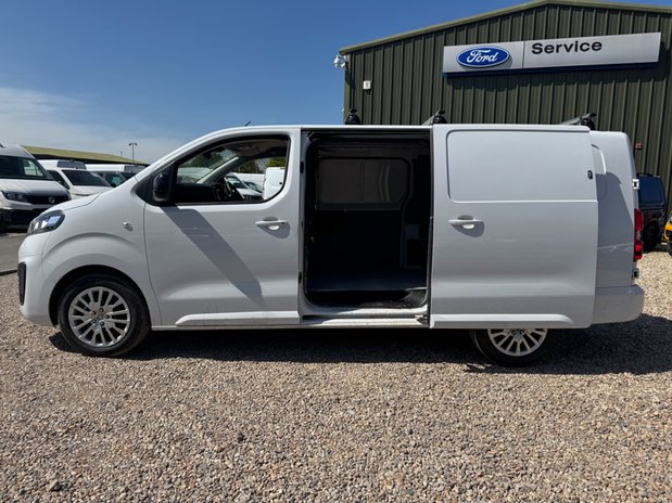 Vauxhall Vivaro LWB L2H1 [SOLD MM] Low Roof Pro F2900 Air Con Nav Sensors EURO 6 14