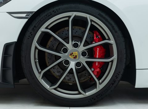 Porsche 718 SPYDER 30