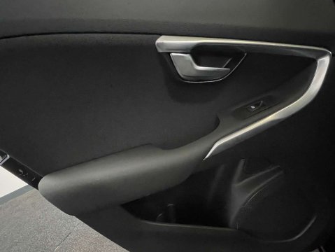 Volvo V40 1.5 V40 Momentum Nav+ T2 Auto 5dr 34