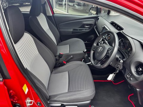 Toyota Yaris VVT-I DESIGN 31