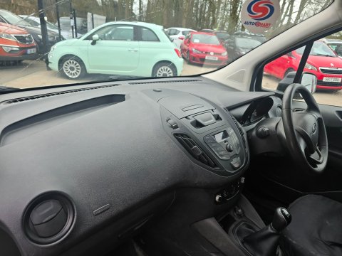 Ford Transit Courier BASE TDCI 9