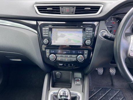 Nissan Qashqai 1.6 dCi Tekna 2WD Euro 6 (s/s) 5dr 17