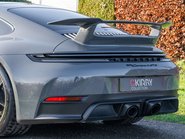 Porsche 911 Carrera 4 GTS HEV 28