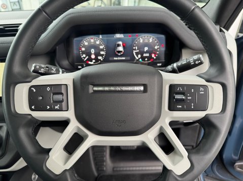 Land Rover Defender SE MHEV 27