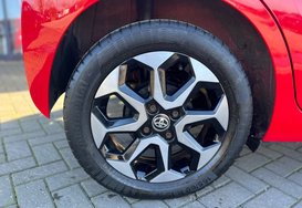 Toyota Aygo VVT-I X-TREND X-SHIFT 5 DOOR AUTO 12