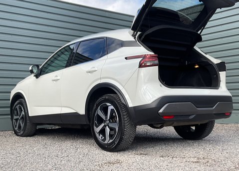 Nissan Qashqai DIG-T N-CONNECTA MHEV 16