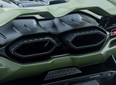 Lamborghini Revuelto 41