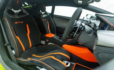 Lamborghini Huracan STO 16