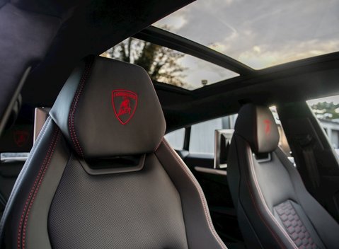 Lamborghini Urus 14