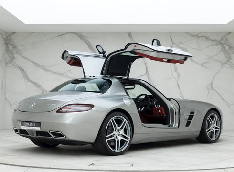 Mercedes-Benz SLS AMG 8