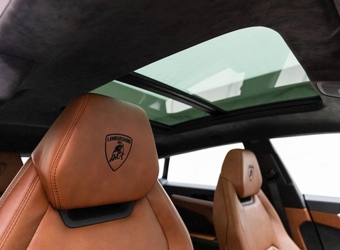 Lamborghini Urus 12