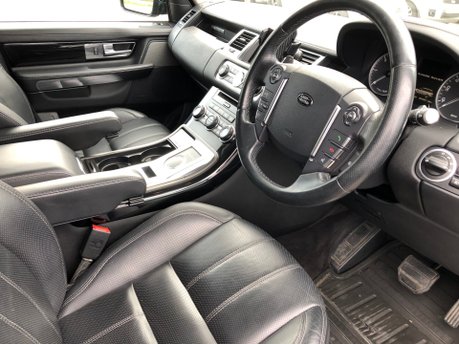 Land Rover Range Rover Sport 3.0 SDV6 HSE BLACK only 64000 miles with 9 Services. 2
