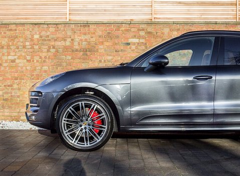 Porsche Macan Turbo 29