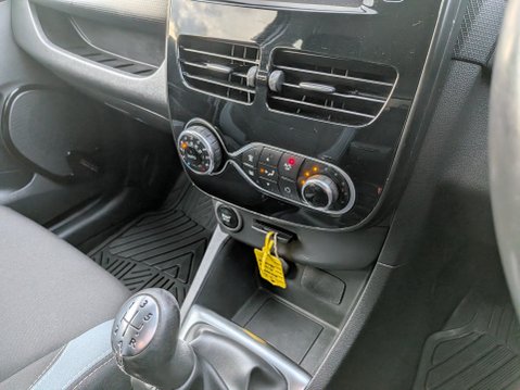 Renault Clio 1.5 DCI DYNAMIQUE S NAV 12