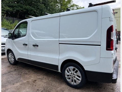 Renault Trafic 1.6 dCi ENERGY 27 Sport Nav Panel Van 5dr Diesel Manual SWB Standard Roof E 16