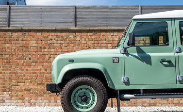 Land Rover Defender 110 Heritage Station Wagon 30