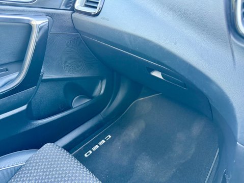 Kia Ceed CRDI 3 ISG 38
