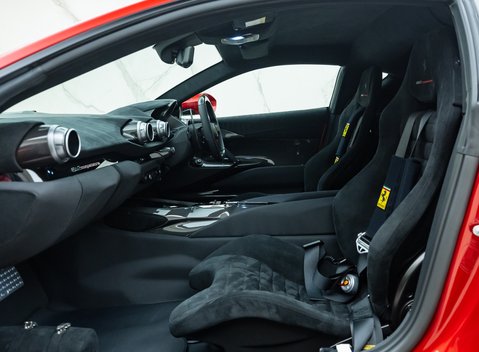 Ferrari 812 Competizione 18