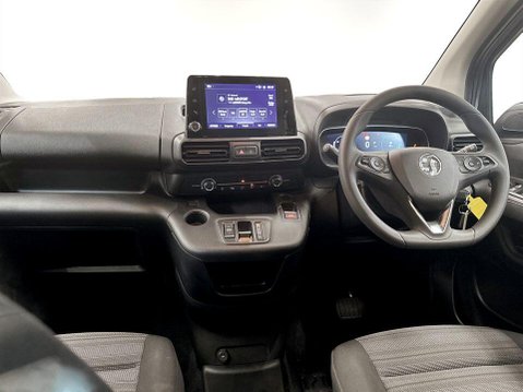 Vauxhall Combo Life 50kWh Design MPV 5dr Electric Auto (7.4kW Charger) (136 ps) Sat Nav 19