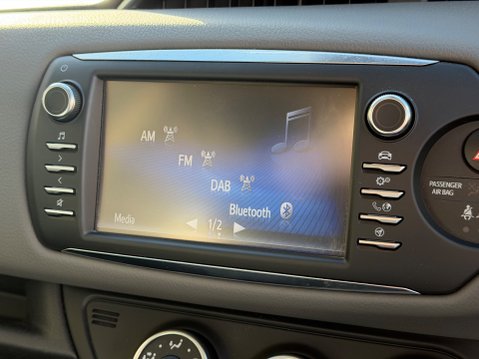 Toyota Yaris VVT-I ICON 22