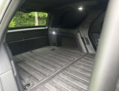 Land Rover Discovery 3.0 Discovery Dynamic HSE D MHEV Automatic 4WD 5dr 34