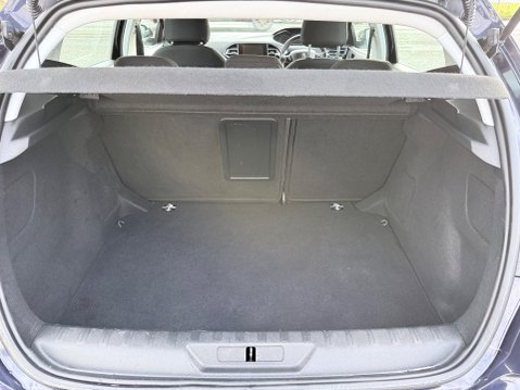 Peugeot 308 1.6 THP ACTIVE 17