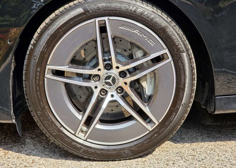 Mercedes-Benz E Class 2.0 E 300 AMG LINE Advanced E Auto 5dr 17