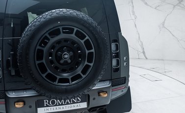 Land Rover Defender OCTA EDITION ONE 39