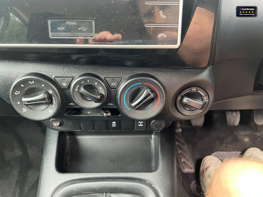 2017 Toyota HiluxCrew Cab 4X4 Active 4WD Air Con Rear Camera EURO 6 NO VAT — thumbnail 35 of 50