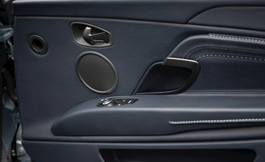 Aston Martin DB11 Volante 21