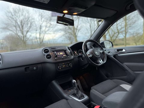Volkswagen Tiguan 2.0 Tiguan R-Line TDI BlueMotion Technology 4Motion Semi-Auto 4WD 5dr 30