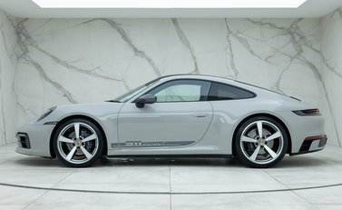 Porsche 911 Carrera T (992) 2