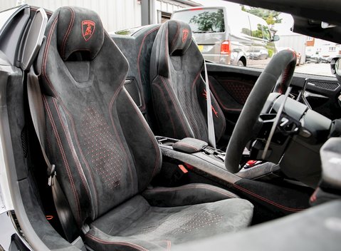 Lamborghini Huracan Spyder LP640-4 Performante 14