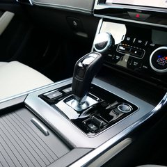 Jaguar XE 2.0 XE R-Dynamic SE D MHEV Auto 4dr 1