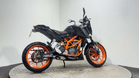 KTM 390 DUKE 2014 FULL HISTORY ONLY 5K VERY CLEAN A2 READY NAKED BIKE 390CC 2