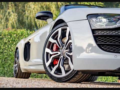 Audi R8 5.2 R8 Spyder Quattro V10 Semi-Auto 4WD 2dr 15