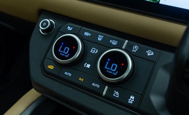 Land Rover Defender 110 D250 X-DYNAMIC HSE 25