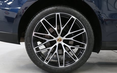 Porsche Macan PDK - Panoramic Roof / RS Spyder Alloys - Full Porsche Service History 19