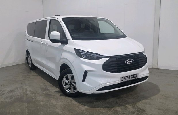 Ford Transit Custom TRANSIT CUSTOM 320 L2 DIESEL FWD 2.0 Eco Blue 136ps H1 Limited 9 Seater