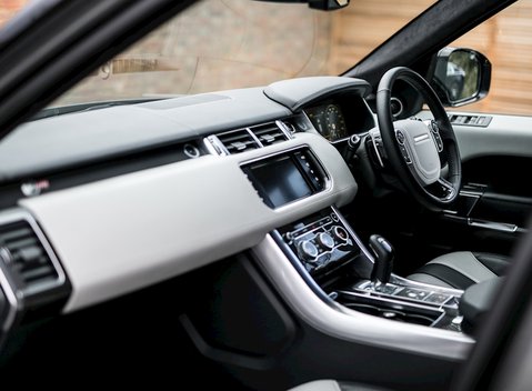 Land Rover Range Rover Sport SVR 17