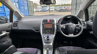 Toyota Auris 1.8 VVT-h T Spirit Hatchback 5dr Petrol Hybrid CVT Euro 5 (s/s) (136 ps) 13