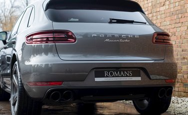 Porsche Macan Turbo 28
