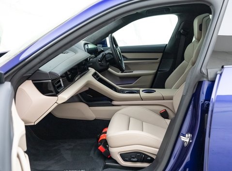 Porsche Taycan TURBO 14