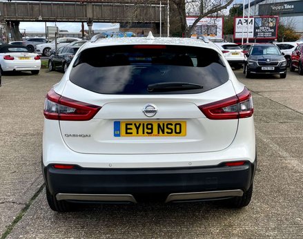 Nissan Qashqai 1.3 Qashqai N-Connecta DiG-T 5dr 6