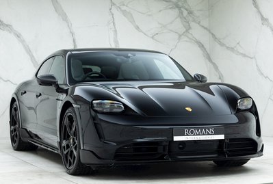 Porsche Taycan Turbo S Cross Turismo
