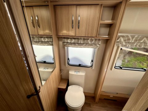 Coachman Pastiche 545 22